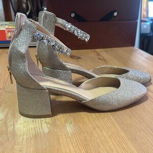 Badgley Mischka Silver Block Heels
Cathleen Ankle Strap Pump 

Women 7